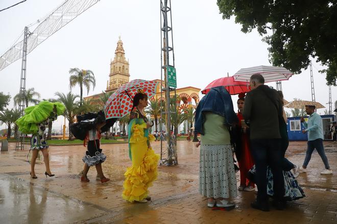 El primer día de la Feria de Córdoba, marcado por la lluvia.