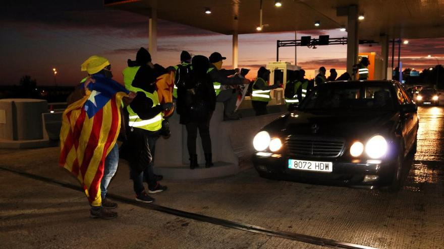 Els CDR es comencen a retirar dels peatges on han aixecat barreres