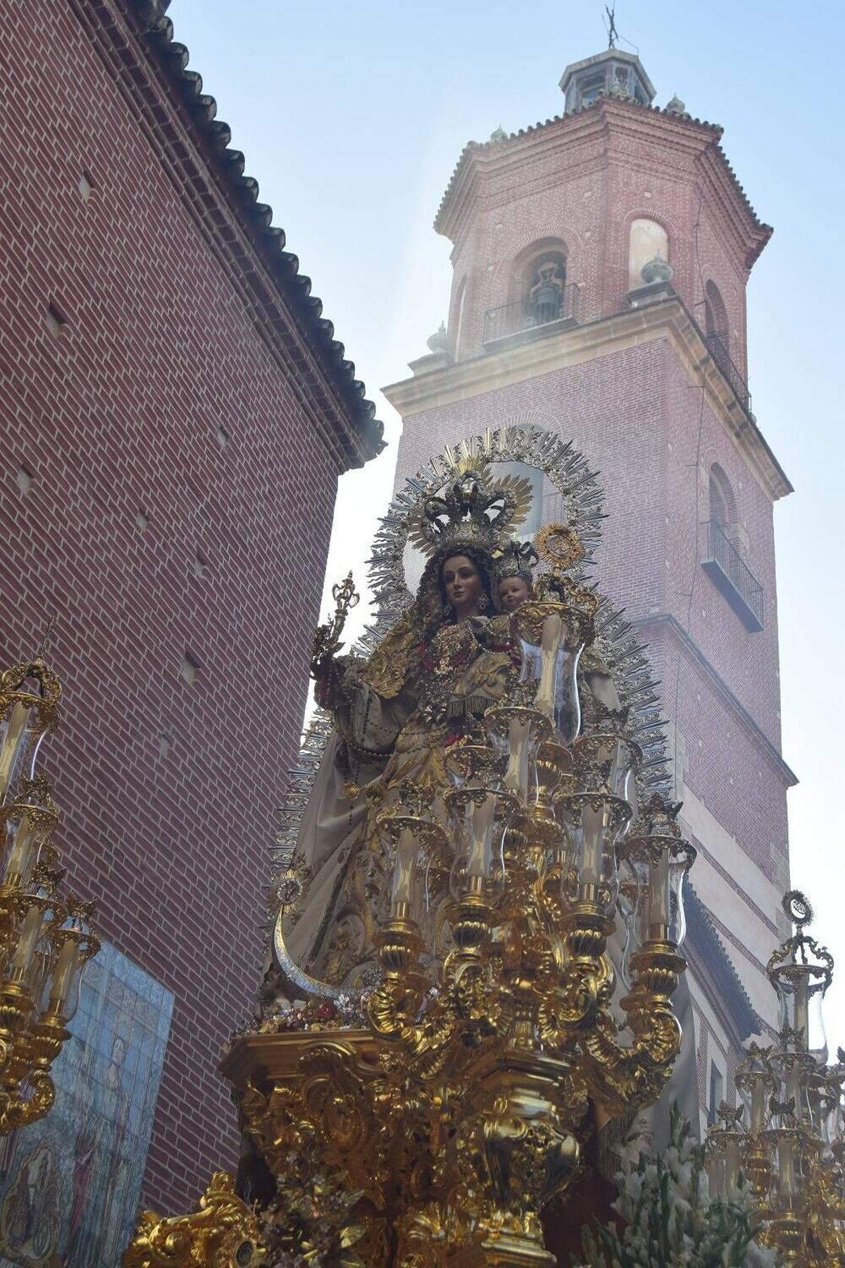 Procesión de la Virgen de los Remedios por el Centro de Málaga