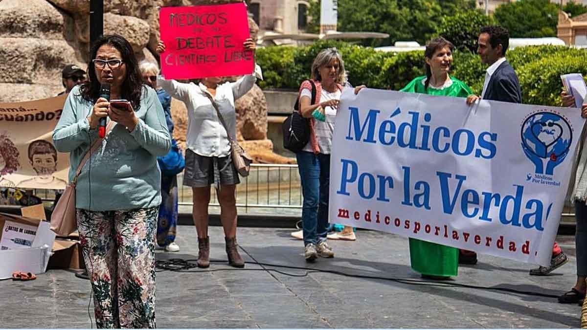 Marcela Rodríguez interviene en el acto de la Plaza España que le ha costado el trabajo