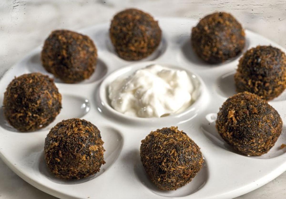 Croquetas de chipirones de Ágora Casa Bravo.