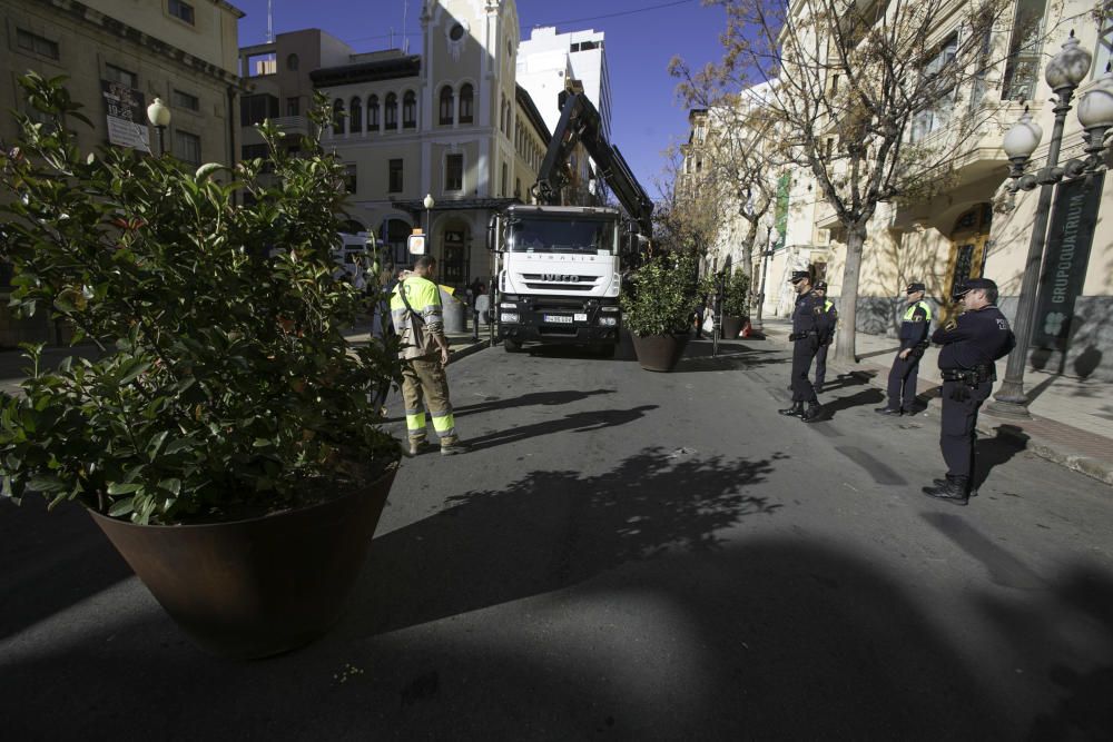 La avenida de la Constitución ya está "libre" de coches.