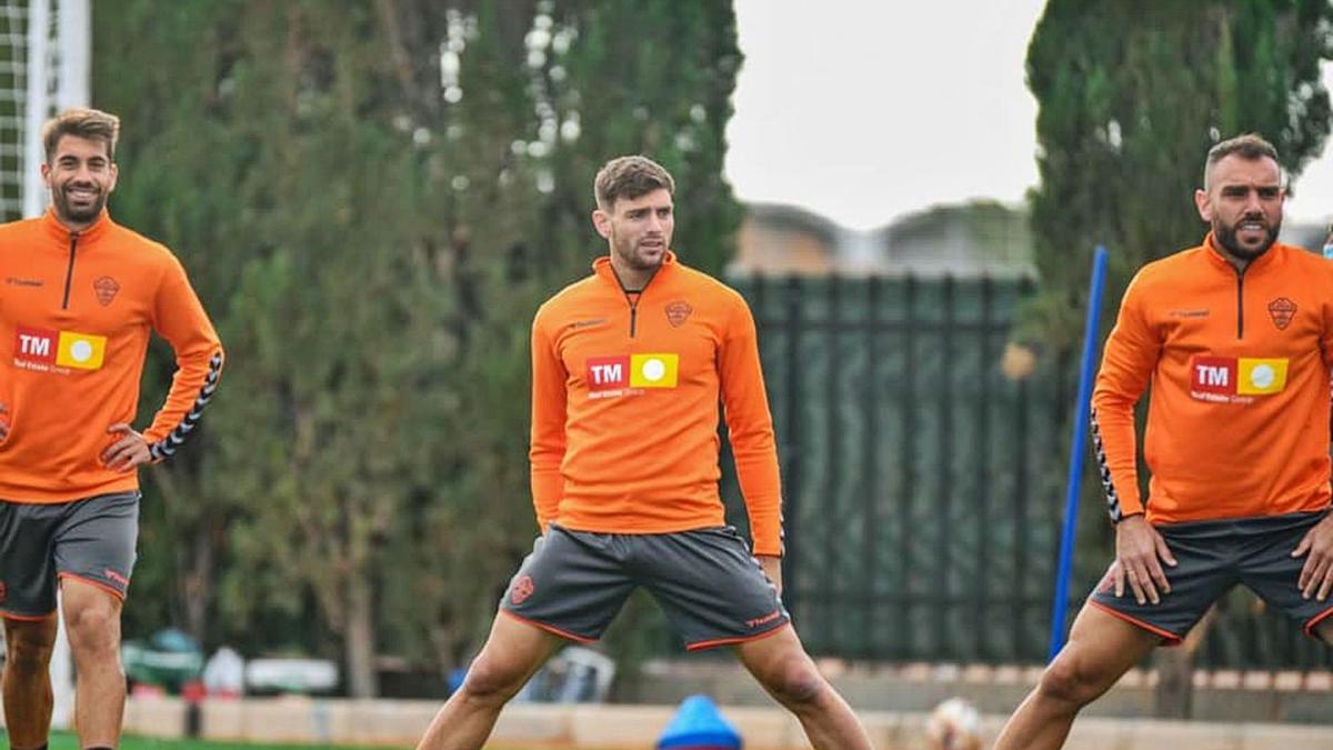 La recuperación de Lucas Boyé, en el centro de la imagen, junto a Josema y Pere Milla, se antoja capital.  |