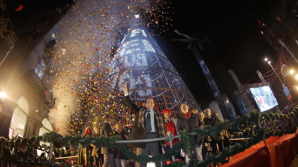 El alcalde, Abel Caballero, durante un encendido de las luces de Navidad en Vigo.