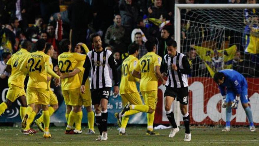 Lequi, Hernán y Pindado lamentan un gol del Alcorcón, en febrero de 2011. | lof