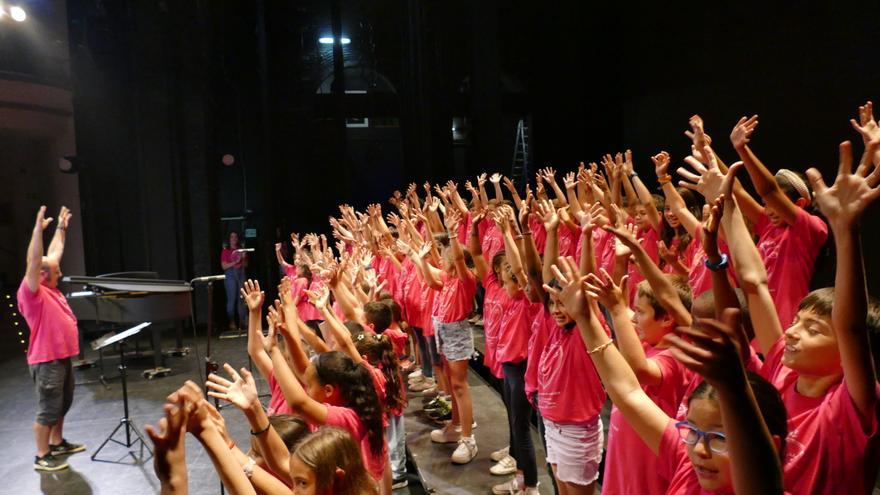 Les escoles de Figueres celebren la Trobada de la Cançó al Teatre El Jardí