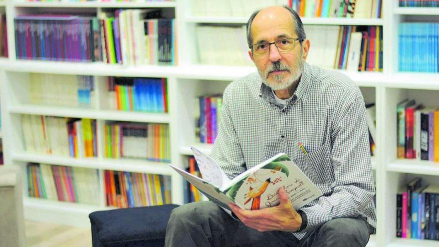 El crític literari manresà Josep Maria Aloy continua ‘regant’ llibres