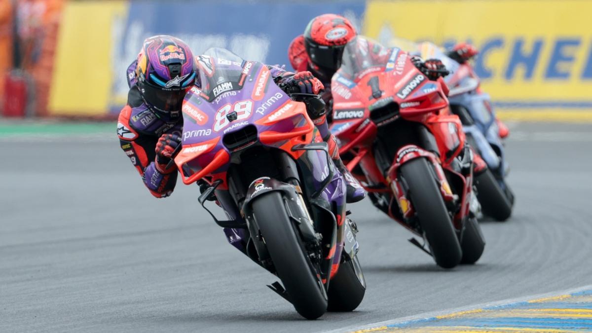 Jorge Martín (izquierda) y Pecco Bagnaia (derecha) en una carrera