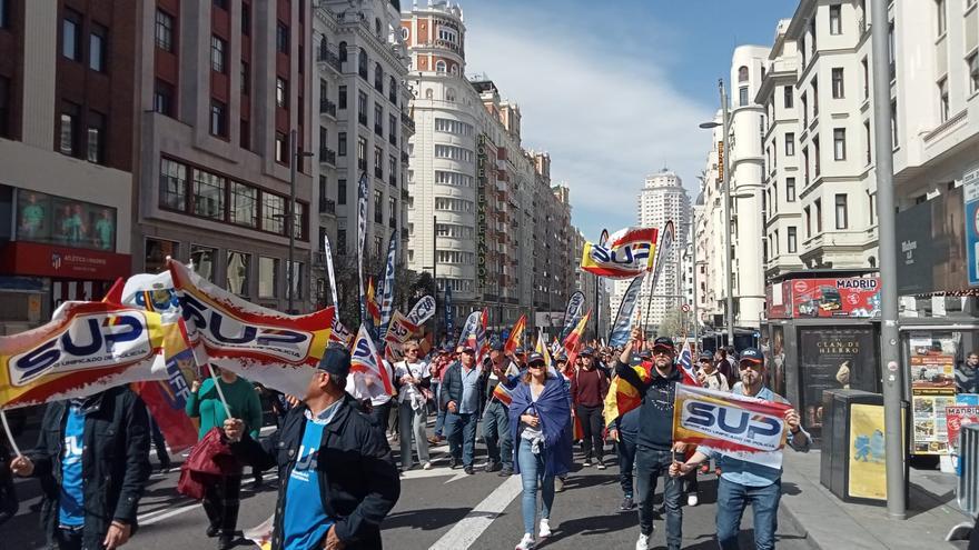 Más de 400 policías y guardias de la provincia marchan en Madrid por la equiparación salarial y una jubilación digna