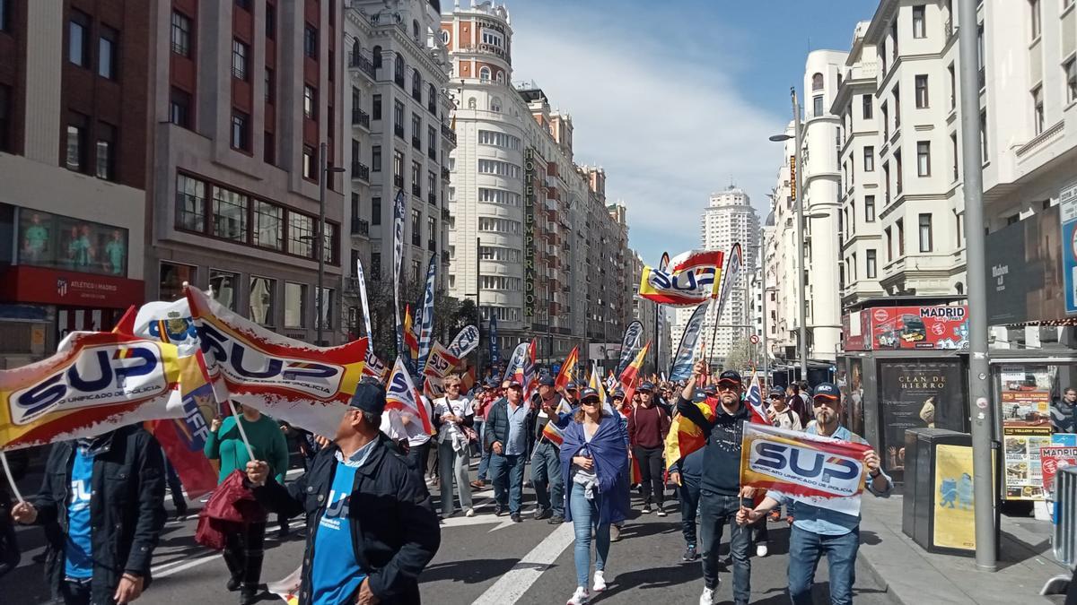 La manifestación a su paso por la Gran Vía de Madrid.