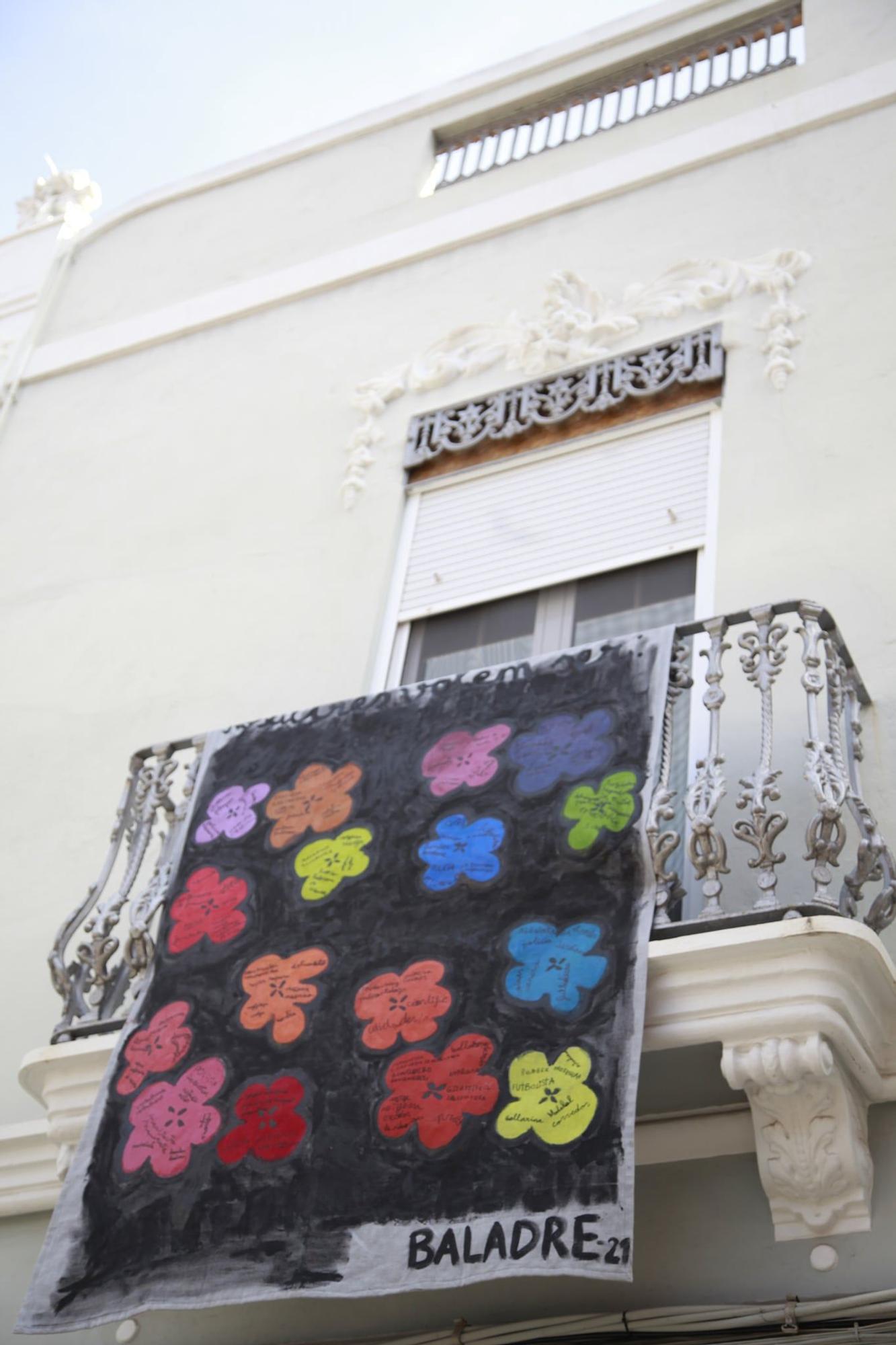 El feminismo   se reivindica   en los balcones   de Picanya