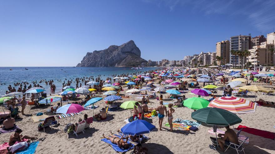 Calp prohibirá transformar bajos comerciales en viviendas para evitar la proliferación de alquileres turísticos