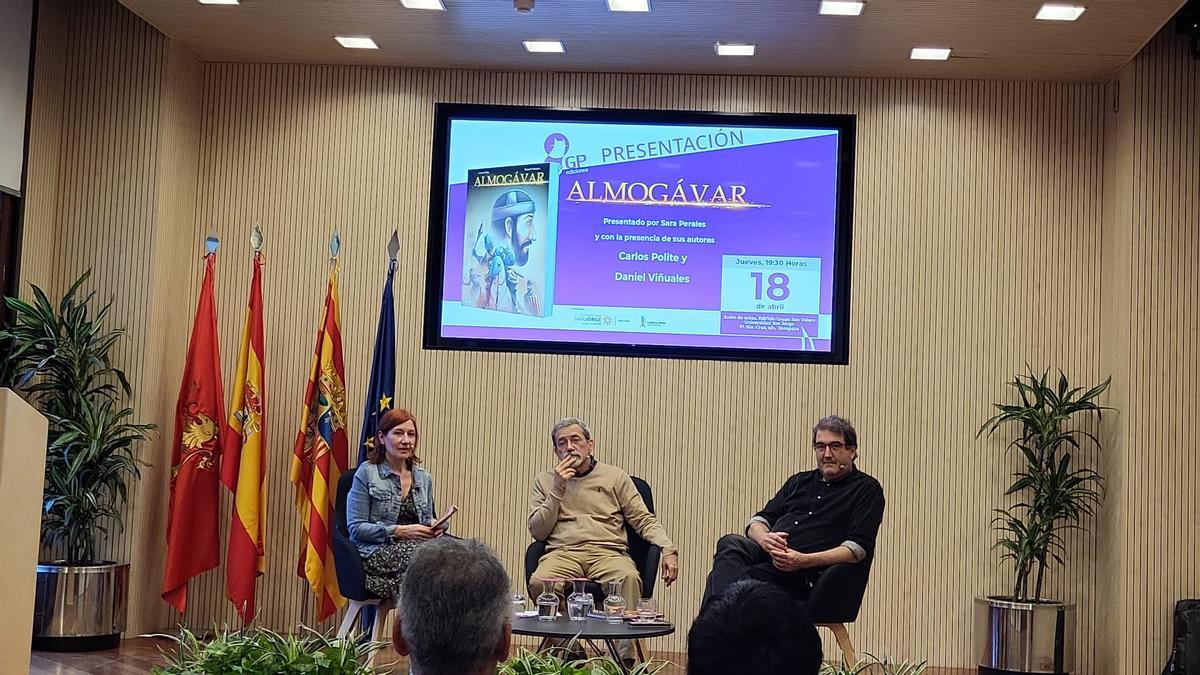 Carlos Polite (centro) y Daniel Viñuales, en la presentación del cómic el pasado 18 de abril.