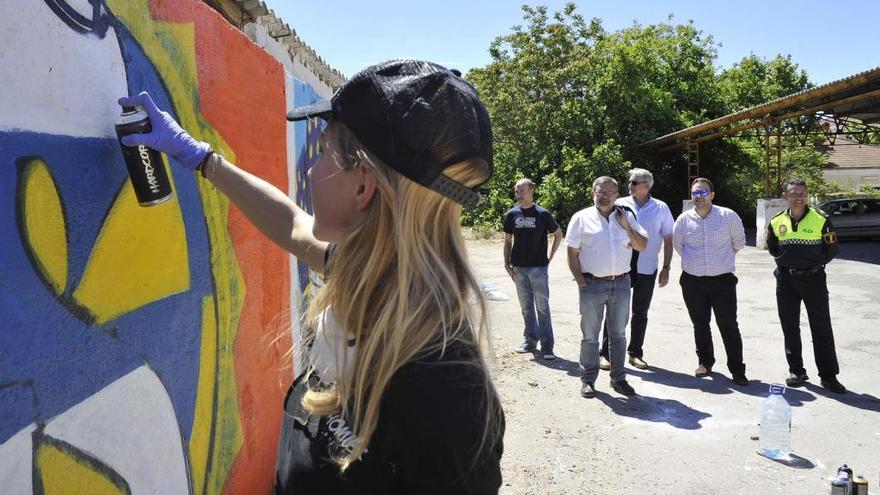 Castelló elabora un censo de paredes públicas para grafitis con mensajes sociales