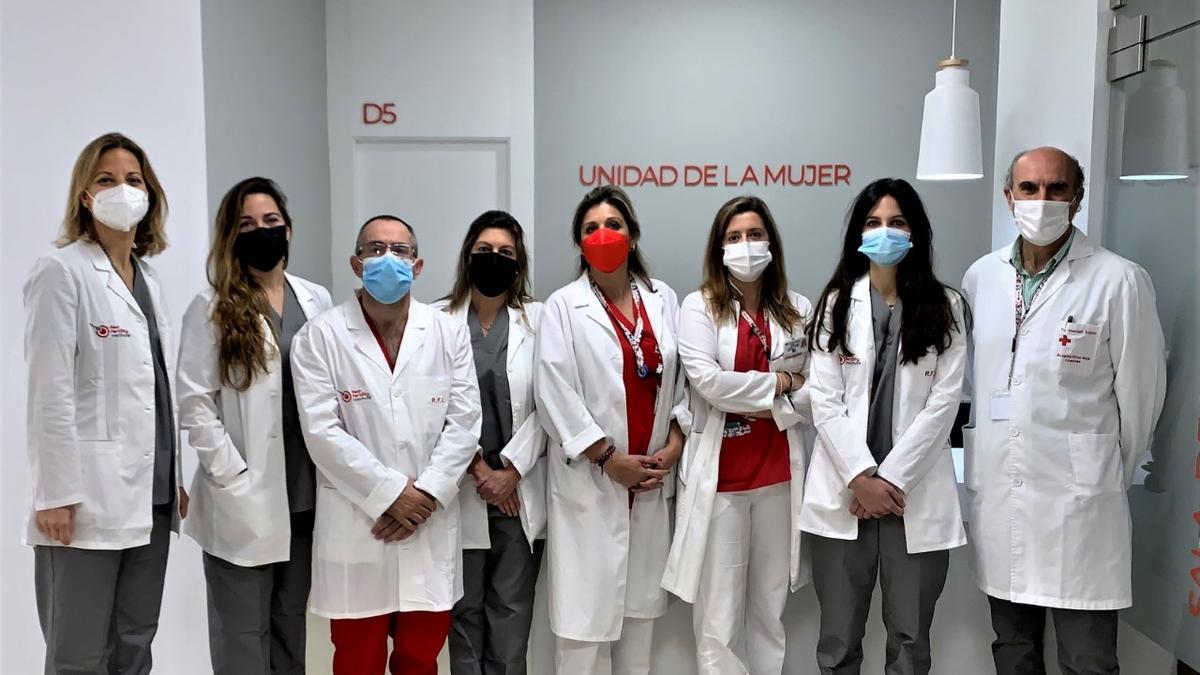 Equipo de profesionales del hospital Cruz Roja de Córdoba.