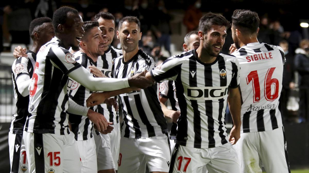 Los jugadores del Castellón celebran un gol en Castalia.