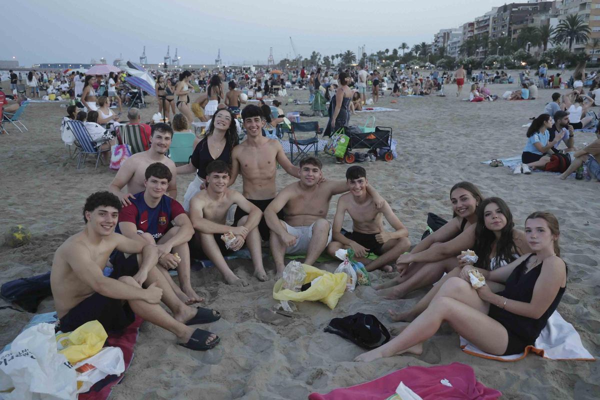Las imágenes que ha dejado la Noche de San Juan sin hogueras en Sagunt