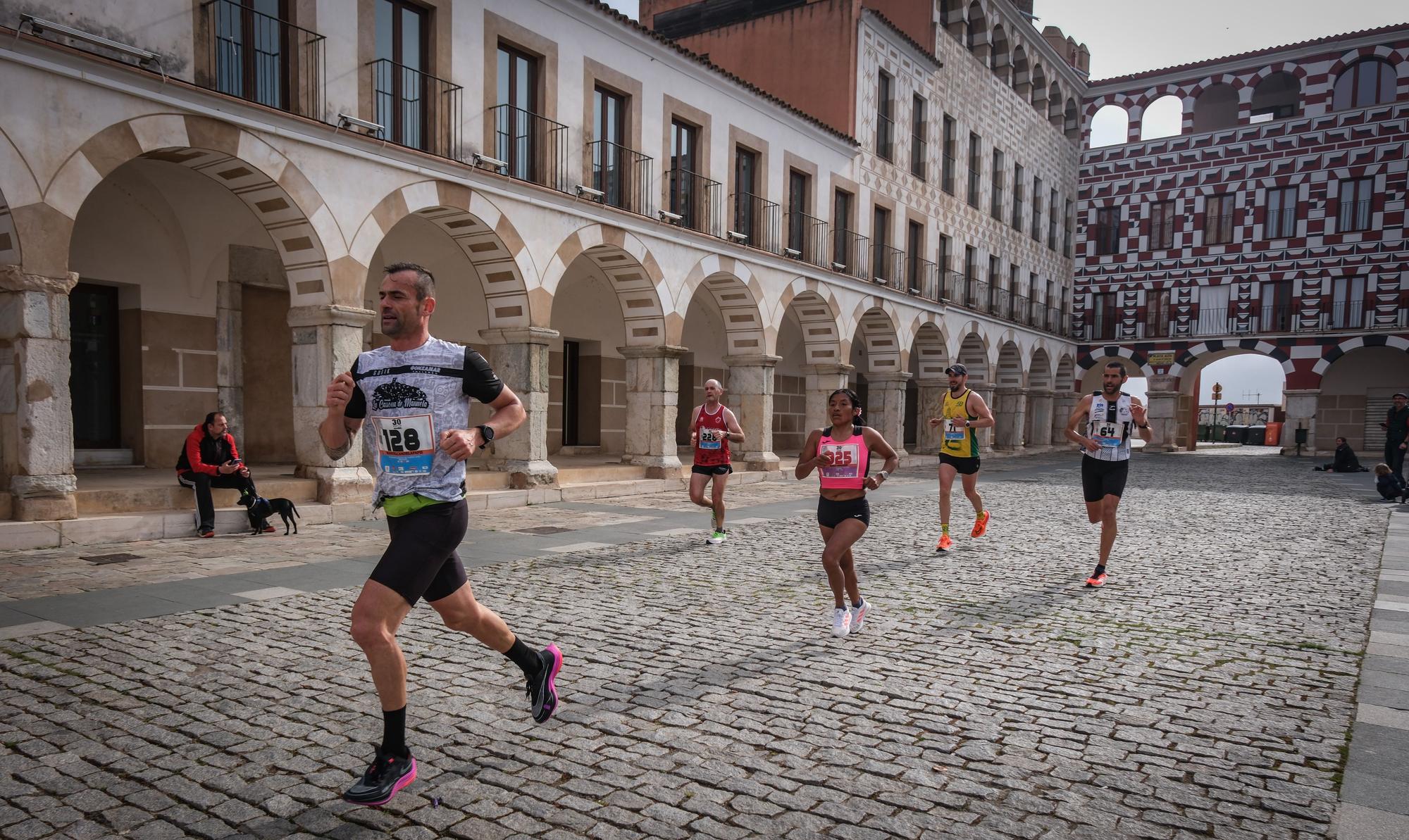 30 Maratón y 8 Medio Maratón Popular Ciudad de Badajoz en imágenes