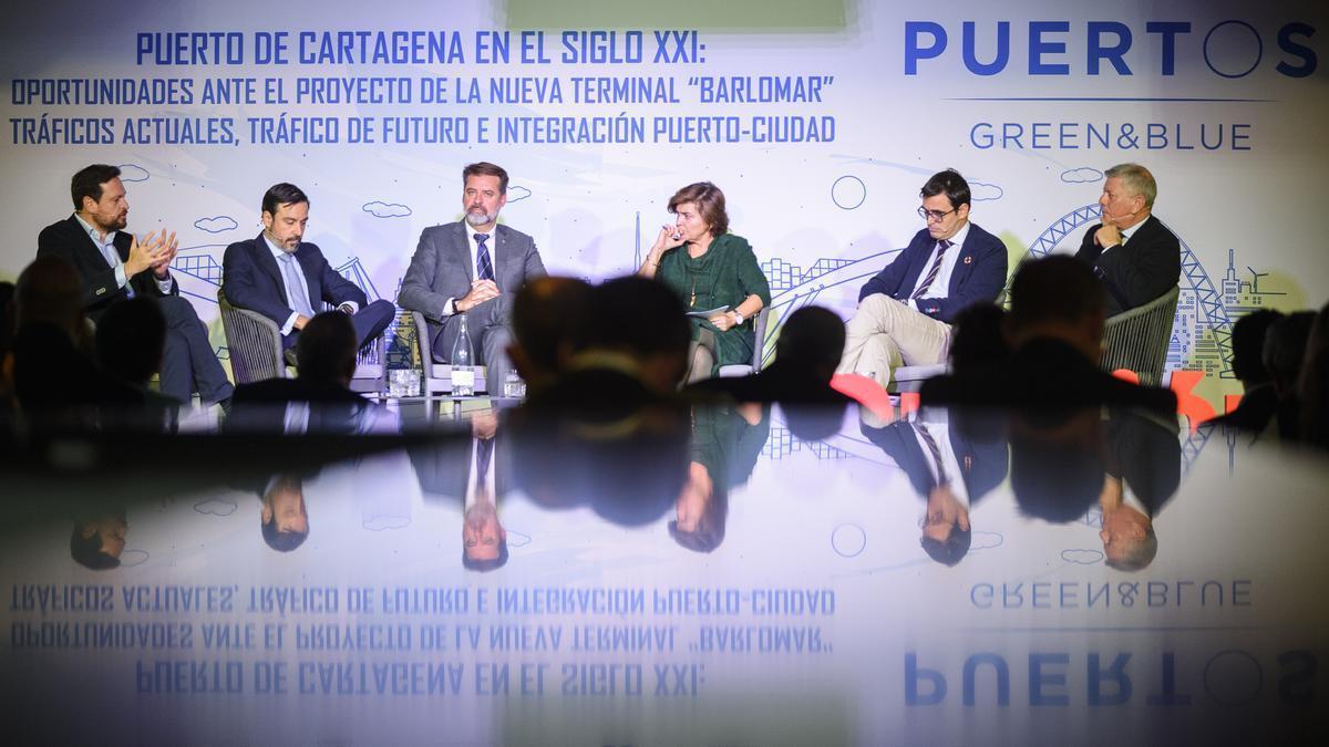 Los participantes, en un instante de la Mesa Redonda IVAN URQUIZAR