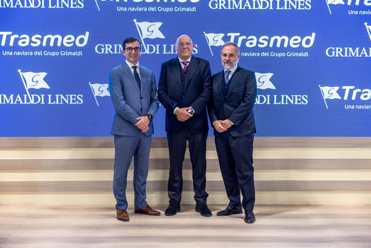 Directivos de Grimaldi y Trasmed, en el pabellón de Fitur.