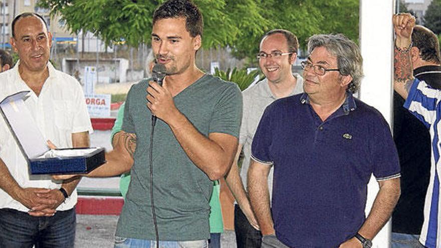 El portero Xavi Ginard en el acto de su despedida.