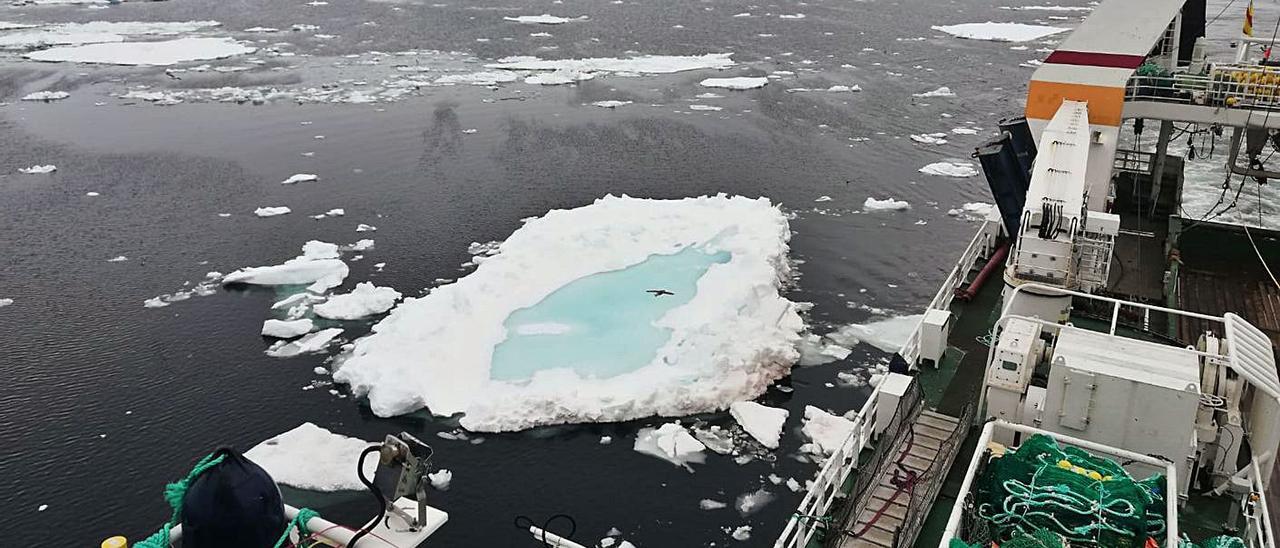 Cubierta de un arrastrero vigués en aguas de Svalbard esta semana.