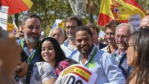 Santiago Abascal e Ignacio Garriga, VOX, en la manifestación de Escuela de Todos en defensa del castellano como lengua vehicular en Catalunya.