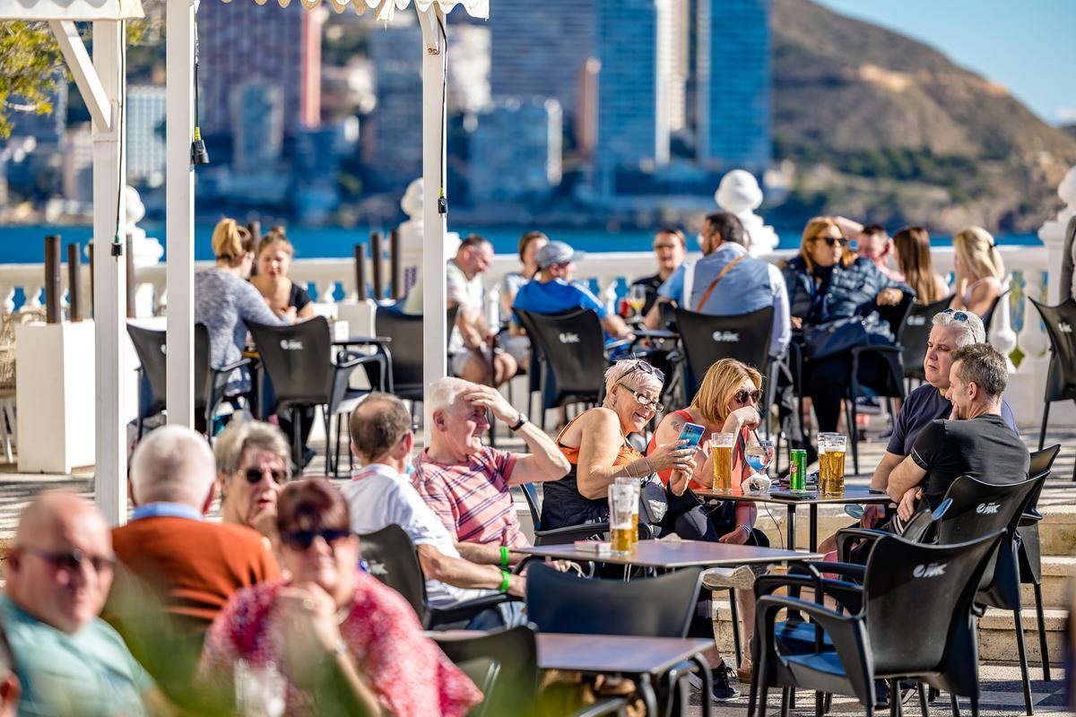 Benidorm se prepara para la invasión de turistas por el puente de diciembre