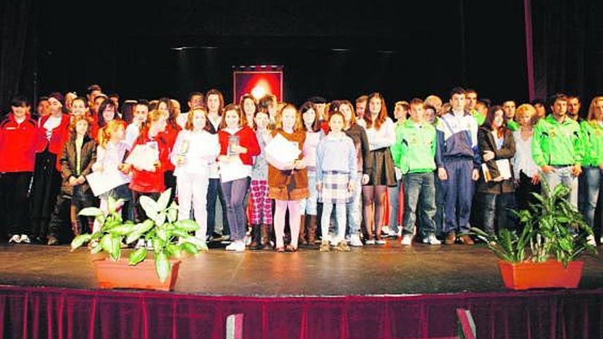 Los premiados en la gala celebrada ayer en el teatro Prendes.