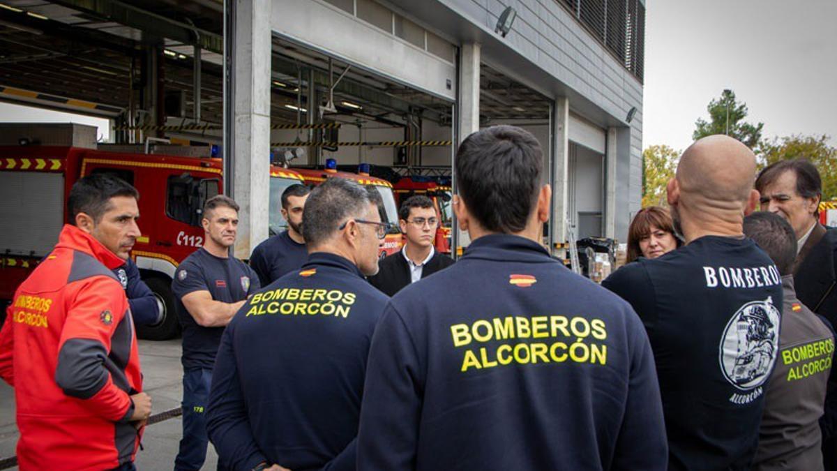Siete Bomberos de Alcorcón ascenderán siete plantas durante 24 horas seguidas para animar a donar juguetes