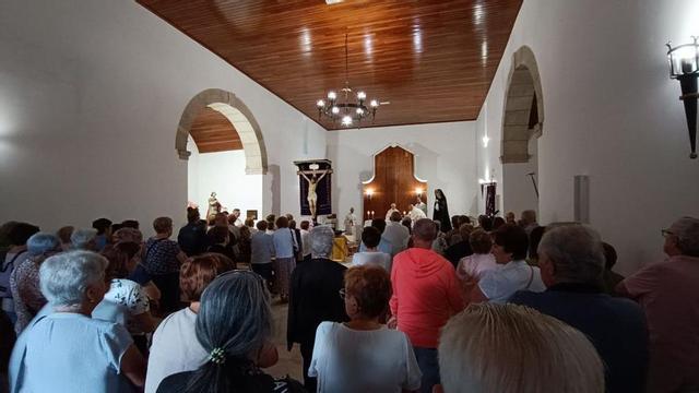La inauguración de la Capilla del Cristo congregó a numeroso vecindario. |   // D.P.