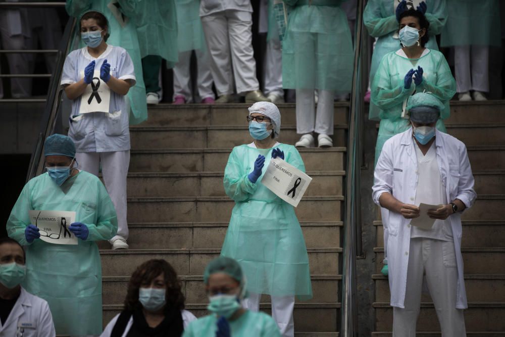 Homenaje a Fina Belenguer, sanitaria fallecida por coronavirus en el Dr. Peset