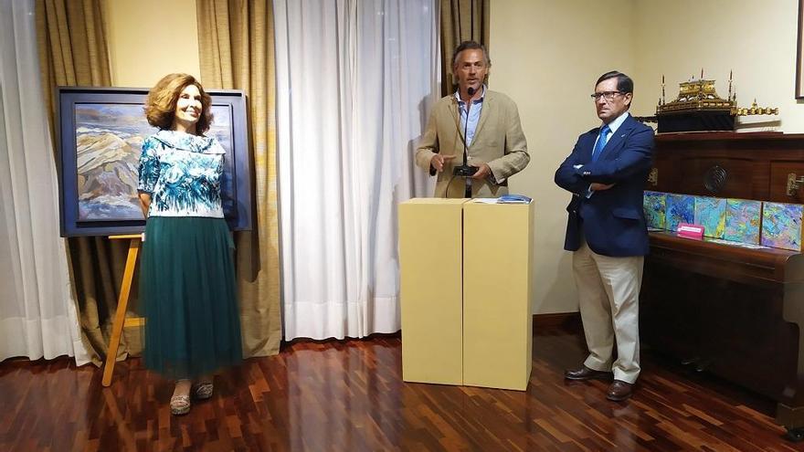 Nöis, junto al hermano mayor de la cofradía, Pablo Sánchez, y el director del Área Sociocultural de la Cofradía, Francisco Miranda.