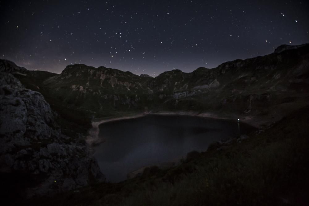 Los lagos de Asturias a plena noche