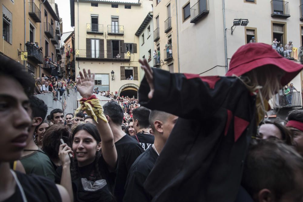 Berga estrena la Patum 2019 amb un passacarrers atapeït i calorós