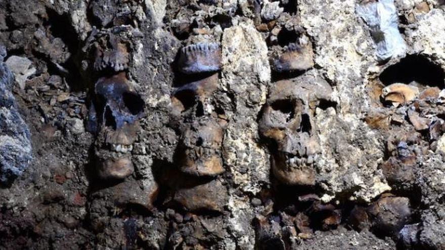 Arqueólogos mexicanos desentrañan los secretos de una torre de cráneos del imperio azteca