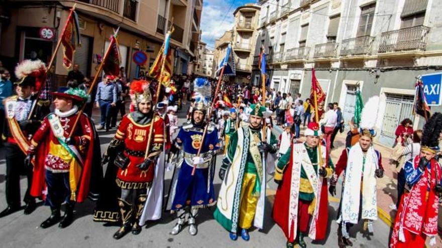 Homenaje a los pajes de las fiestas de Moros y Cristianos de Sax