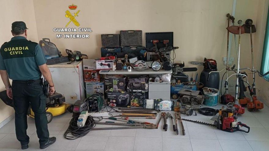 Objetos incautados en la vivienda de Meis. | Cedida