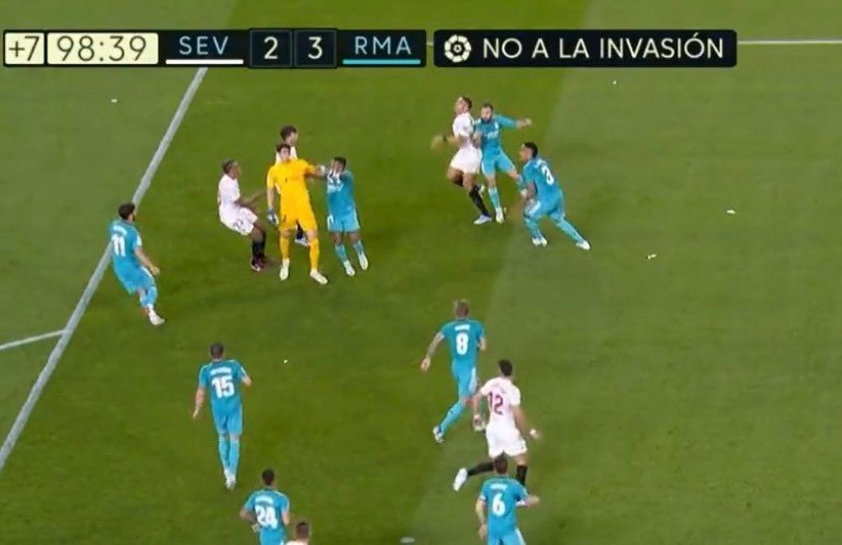 Penalti de Carvajal a Diego Carlos en el último minuto del Sevilla-Madrid Penalti de Carvajal a Diego Carlos en el último minuto del Sevilla-Madrid