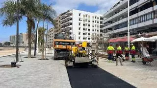 El nuevo carril bici finaliza las obras de la nueva zona peatonal frente a la playa de El Reducto
