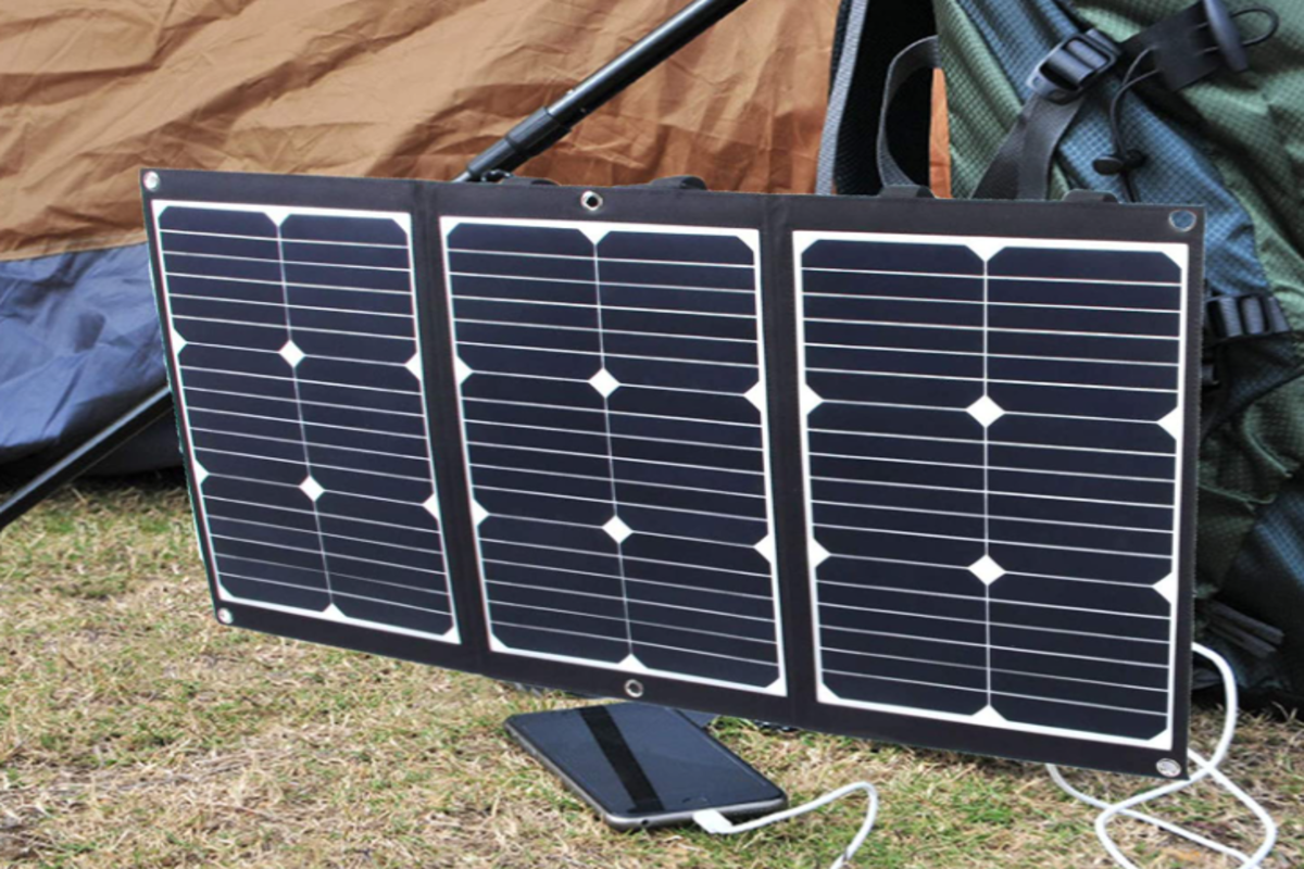 Estos paneles solares plegables y portátiles, a partir de 110 euros, pueden  hacerte ahorrar mucho dinero en la factura de la luz