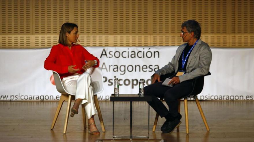 Patri Psicológa, durante su conferencia en el World Trade Centre de Zaragoza. | JAIME GALINDO