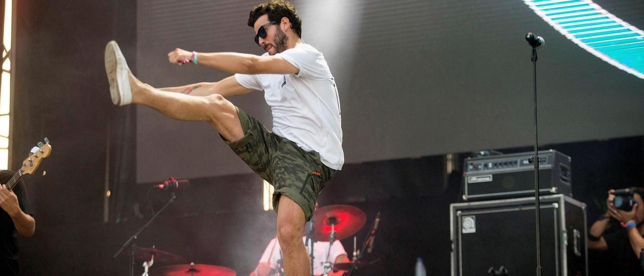 Willy Bárcenas, de Taburete, que actúa en el Iberia Festival Primavera de Benidorm.