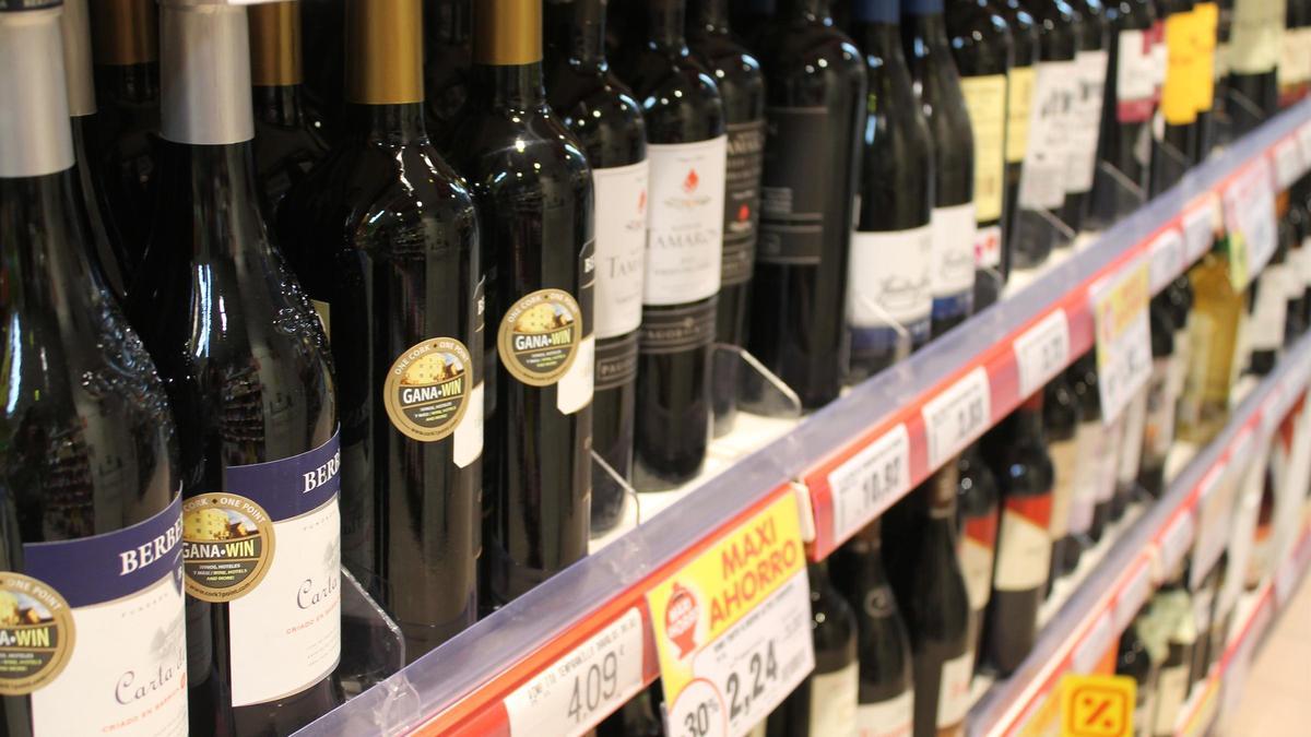 Archivo - VINO, BOTELLAS ALCOHOL, SUPERMERCADO