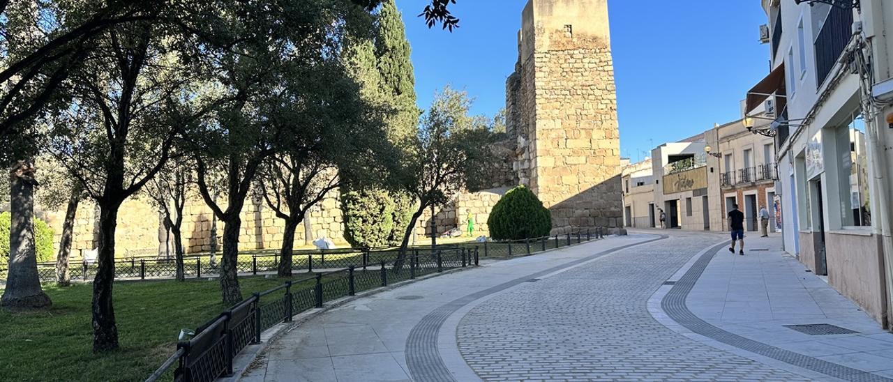 Estado de la calle Graciano de Mérida, tras la conversión en plataforma única.