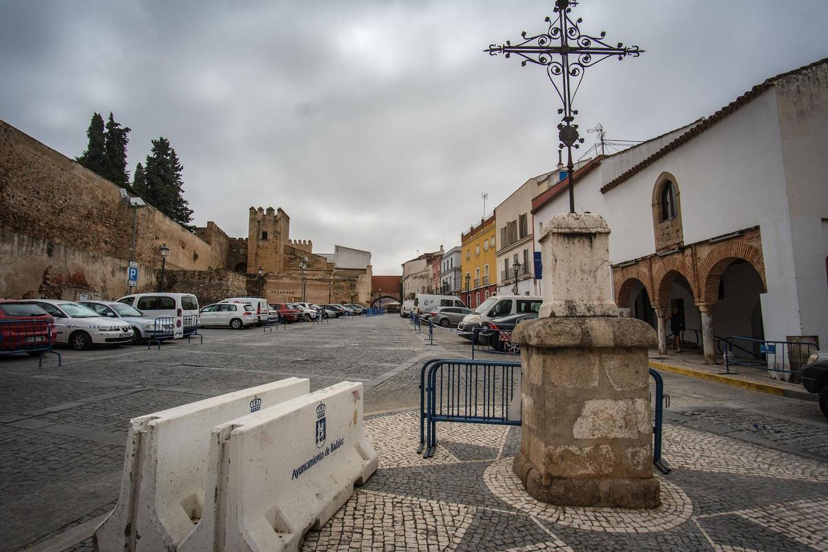 Plaza de San José, con la barbacana a la izquierda, donde iría el ascensor que propone Apamex.