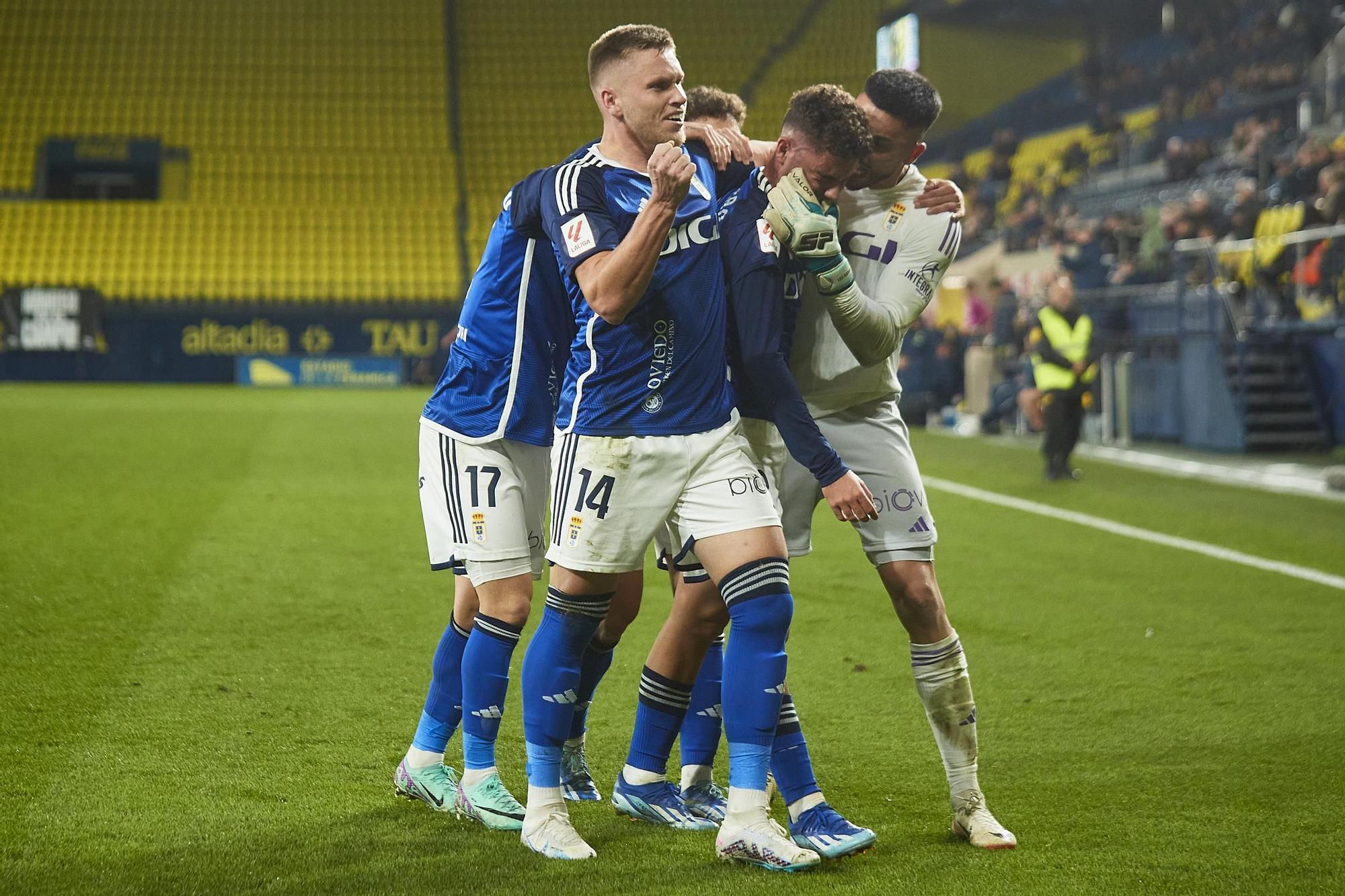 El partido entre el Villarreal B y el Real Oviedo, en imágenes