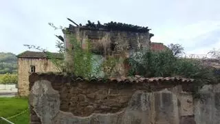 Los restos de la casa-torre medieval de El Puente (Langreo) en riesgo de desaparición están incluidos en el plan de derribos para la regeneración urbanística del barrio