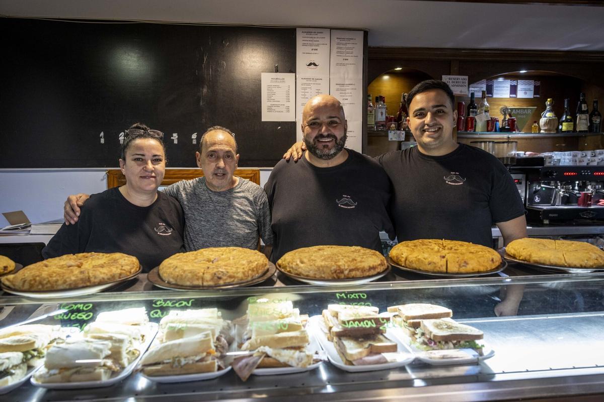 En imágenes | El Rincón de Baro, el bar del Actur que se ha hecho viral por sus tortillas de sabores