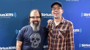 Steve Earle y su hijo Justin Townes Earle, en los estudios de la emisora SiriusXM , en Nueva York, en 2017.